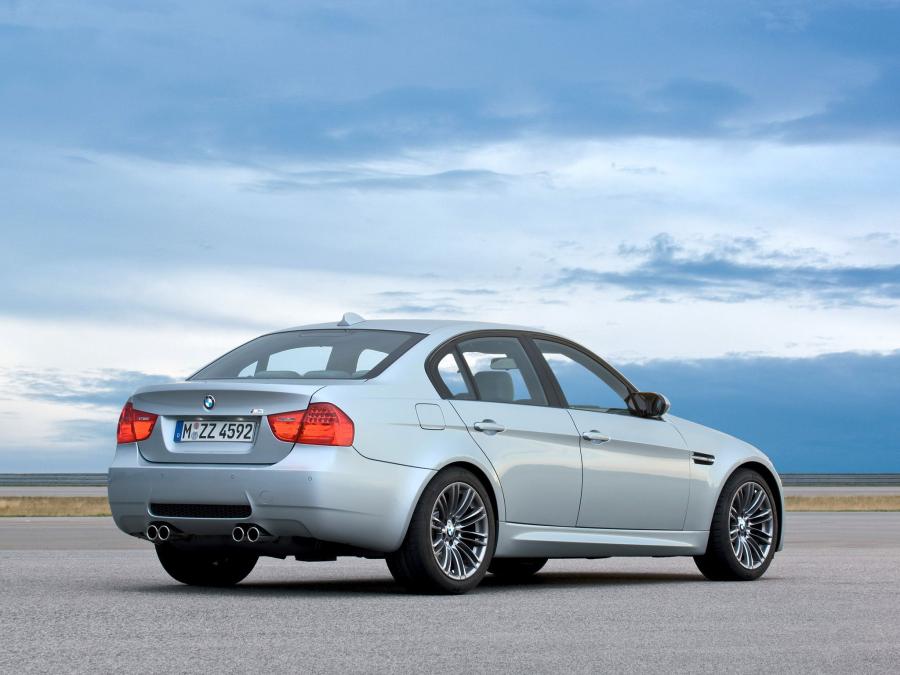  BMW M3 Sedan 2011 года  (фото 4 из 6)